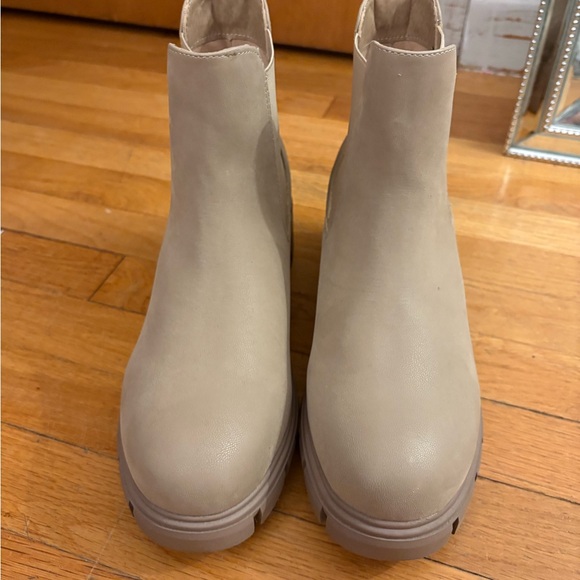 *NEW* MIA Women's Heeled Boots - Beige - Picture 3 of 4